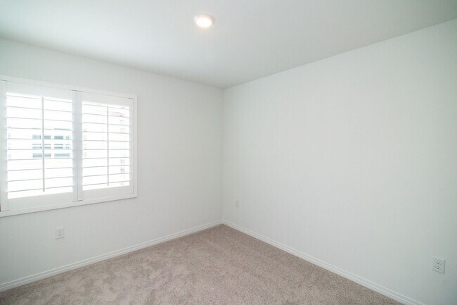 Building Photo - Brand New 3 Bed / 3 Bath Townhome In River...
