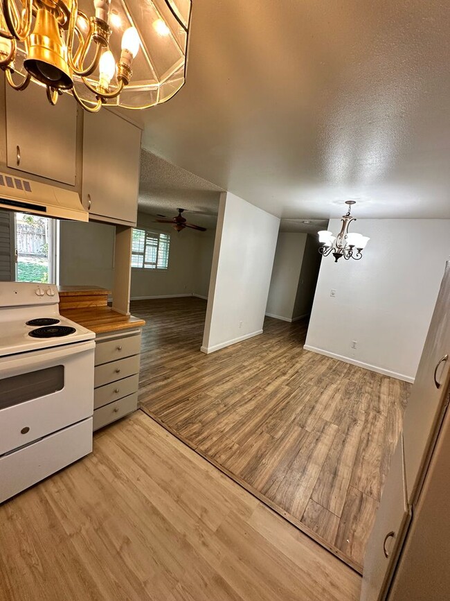 Building Photo - 1359 Dove St