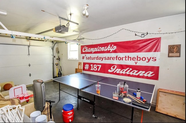Garage - 2611 N Kinser Pike
