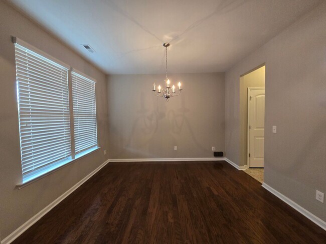 Building Photo - 271 River Oak St