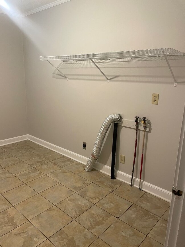 Building Photo - 2 BDRM 1 BA HOME- $900 MONTH, $900 DEPOSIT!!