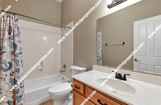 Building Photo - 5 bedroom home in Los Milagros