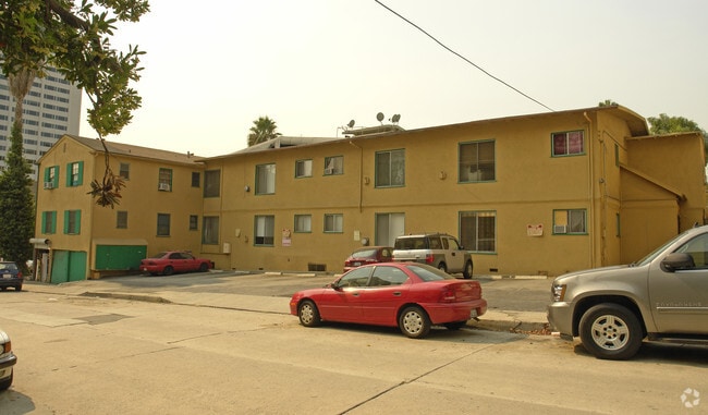 Building Photo - 6857 Franklin Ave