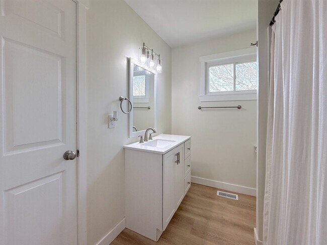 Building Photo - **August 2026** 3 bed | 2 bath with HUGE yard, Bonus Room, Fire Pit & Garage.