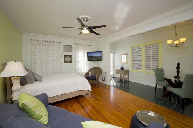 Building Photo - Furnished Studio in Old Town