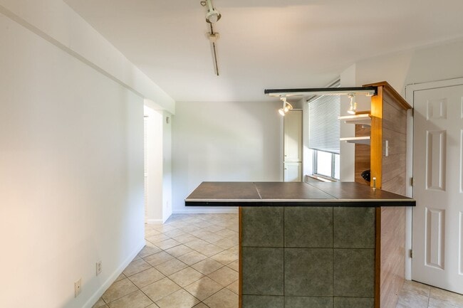 Building Photo - Cedars Court