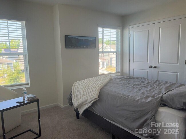 Building Photo - 7208 Wheyfield Dr