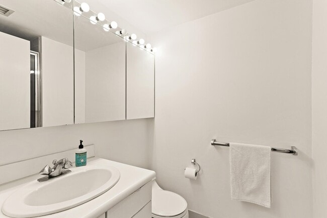 Building Photo - 75-83-83 Cambridge Pkwy