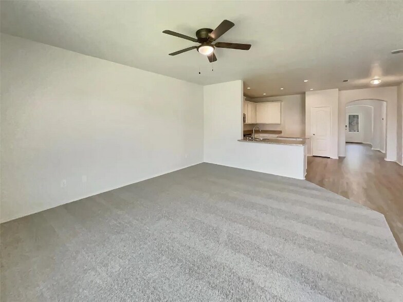 Building Photo - 4100 Dragonfly Ct