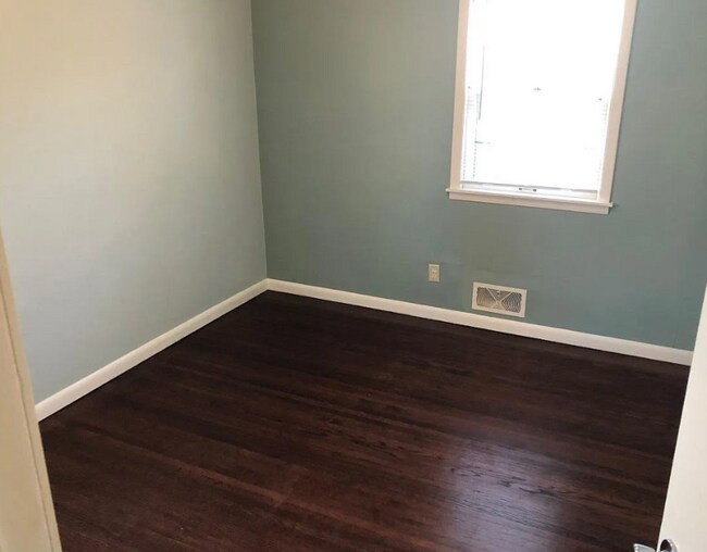 Building Photo - 1400-1402 Arlington Ave E