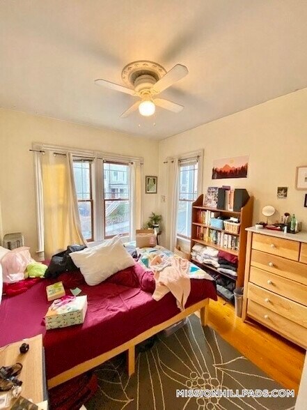 Building Photo - 67 Hillside St