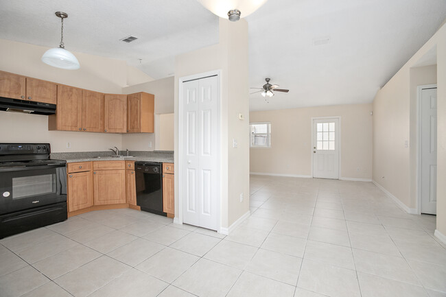 Building Photo - 3/2 in Orange City, 2 car garage, $1695/mo...