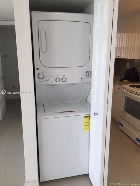 Building Photo - 8840 Fontainebleau Blvd