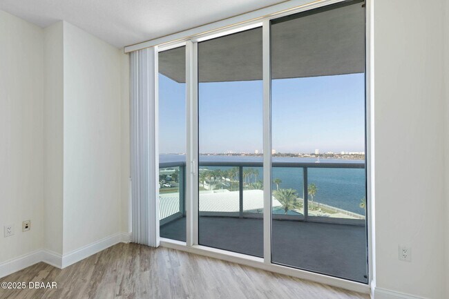 Building Photo - 241 Riverside Dr