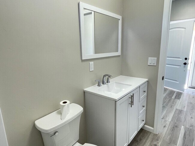 Building Photo - 1543 Wallis Ave