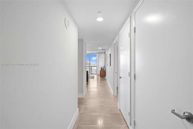Building Photo - 465 Brickell Ave