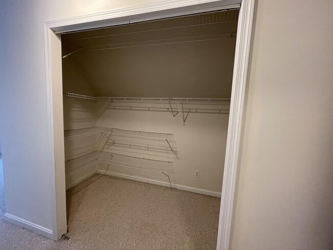 Building Photo - 10197 Madison Dr