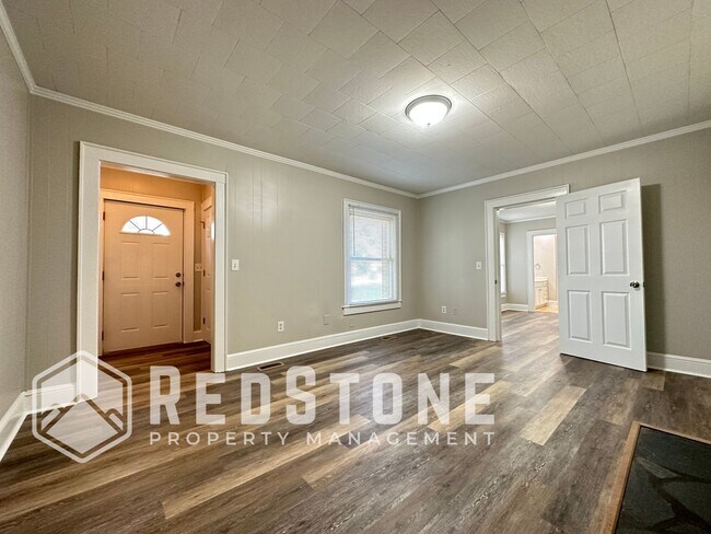 Building Photo - 817 Oakley St