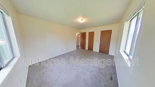 Building Photo - 411 N 16th Ave