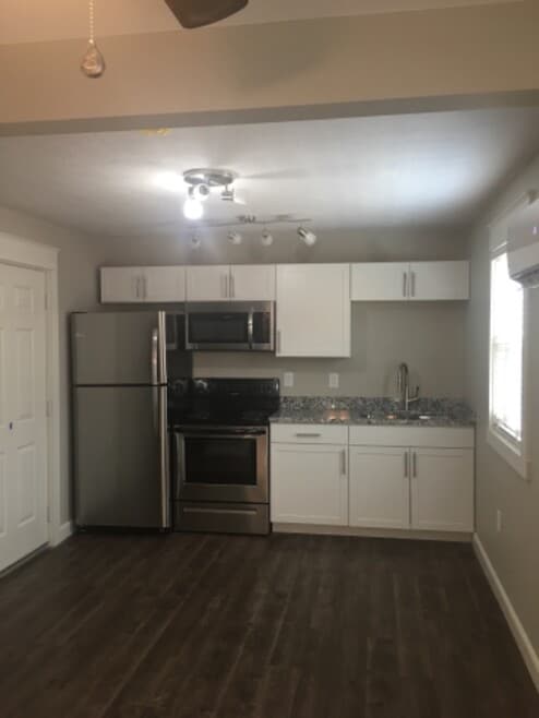 Building Photo - 320 E Main St