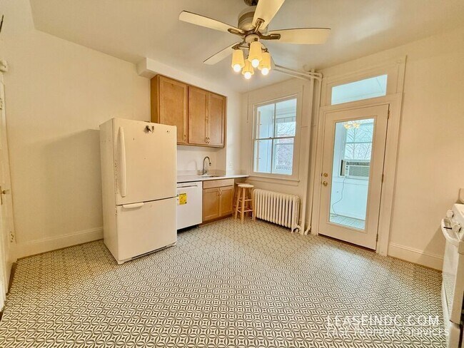 Building Photo - 304 16th St SE