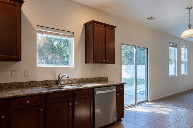 Building Photo - Four Bedroom in Shadow Moss