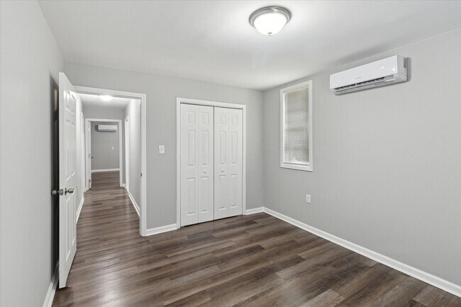 Building Photo - Huge East Savannah 4BR/2BA House For Rent