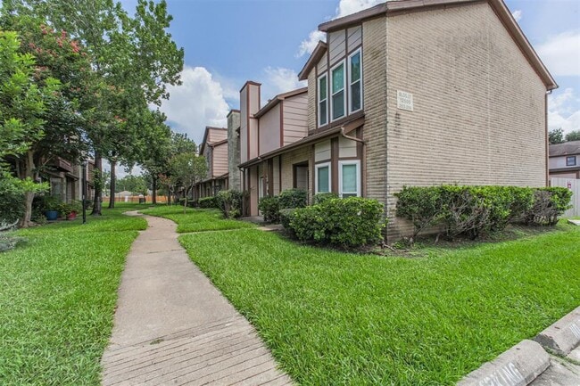 Building Photo - 12500 Brookglade Cir