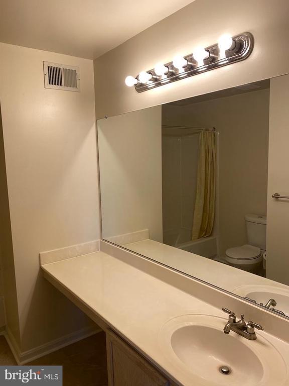 Building Photo - 20445 Chesapeake Square