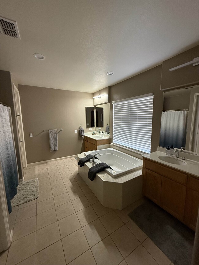 Building Photo - 1815 Mount Goethe Ct