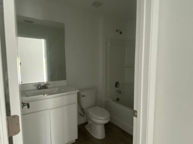 Building Photo - 3 BED 2 BATH SINGLE STORY 3/2 HOME.