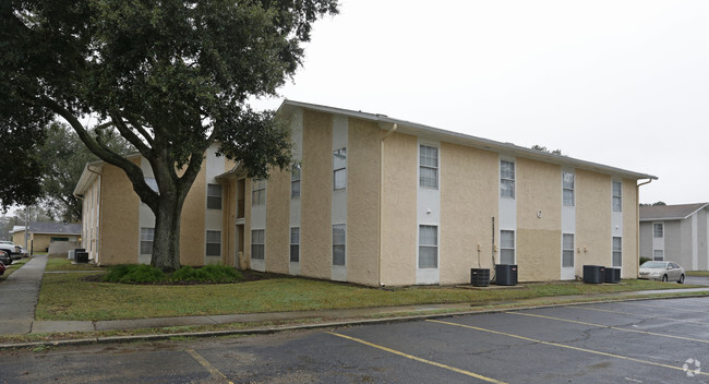 Building Photo - Acadian Manor