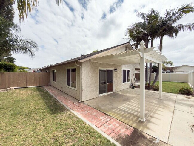 Building Photo - Charming 3-Bed Camarillo Home with Spacious Fenced Yard!