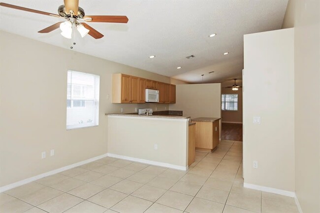 Building Photo - 1041 Park Hill Dr