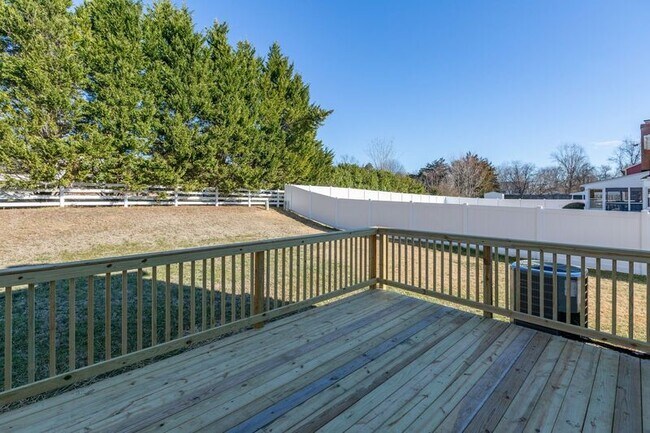 Building Photo - 35 Fox Run Ln