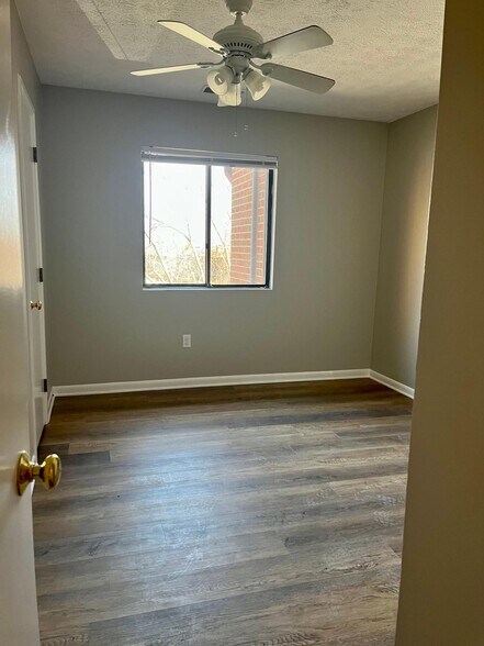 Bedroom 2 with walk in closet - 104 Turtle Creek Rd