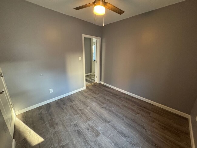 Building Photo - 14 Hillside St