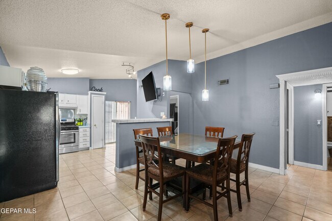 Building Photo - 13475 Sunset Hills Dr
