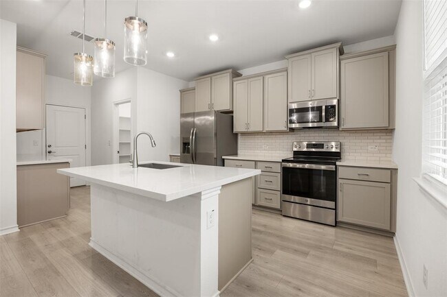 Building Photo - 301 Quarry Rock Cove