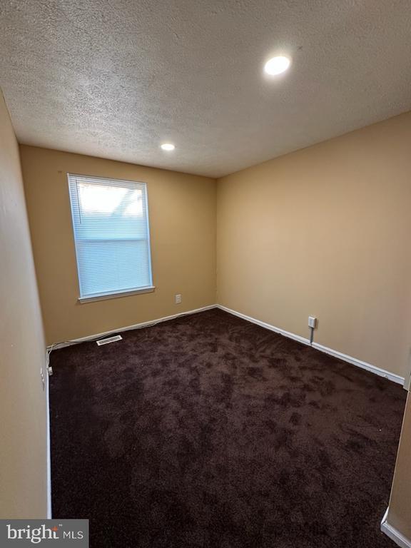 Building Photo - 70 Vanderbilt Ct