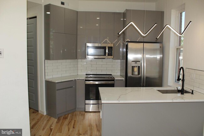 Building Photo - 3017 Ridge Ave