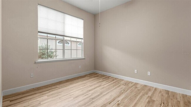 Building Photo - 9428 SW 39 Ave