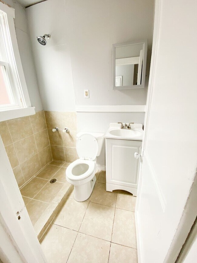 Building Photo - Affordable! 2bed/1bath!