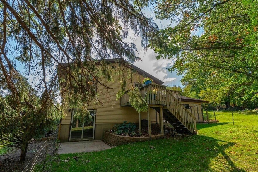 Building Photo - 390 Columbus Ct