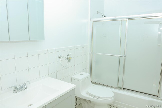 Building Photo - 13 Regina Pl