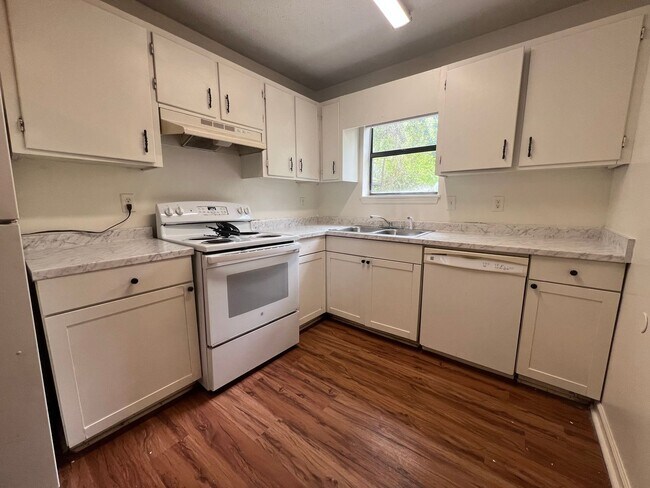 Building Photo - Two Bedroom Duplex