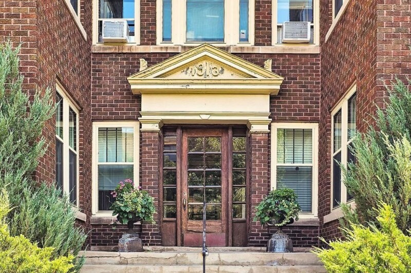 Building Photo - 1913 Dupont Ave S