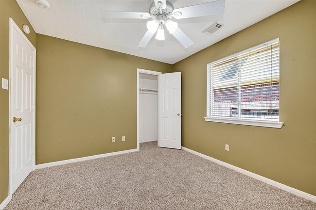 Building Photo - 815 Fairpark Ln
