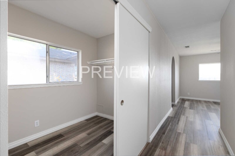 Building Photo - 178 Oakside