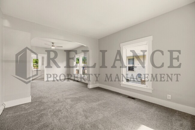 Building Photo - 619 Houser Dr